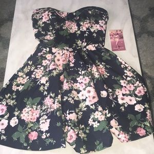 Sweetheart line floral dress size 7